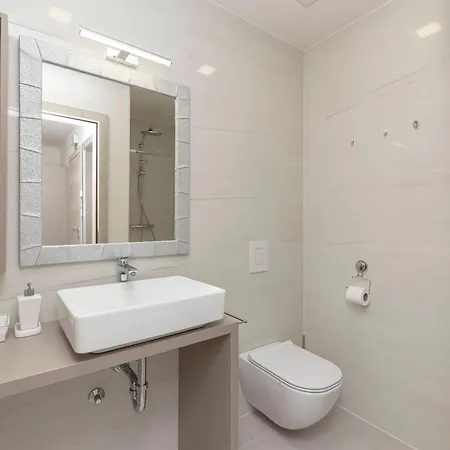 S Center 3* 슬로벤스케코니스