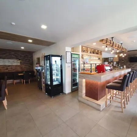 S Center 3* 슬로벤스케코니스